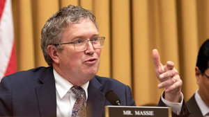 Trump ve Massie, İran Saldırıları ve Savaş Yetkileri Üzerinde Çatıştı