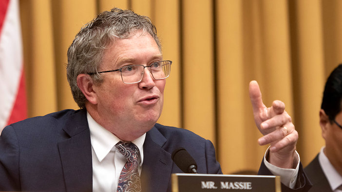 Trump ve Massie, İran Saldırıları ve Savaş Yetkileri Üzerinde Çatıştı
