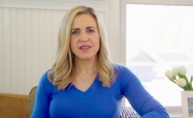 GOP kritisiert Sullivan wegen ‚86 47‘-Protestfoto - Die Demokratin Maura Sullivan aus New Hampshire steht in der Kritik der Republikaner, nachdem sie ein Foto mit einem Schild gepostet hat, das laut einigen als Gewaltaufruf gegen Trump verstanden wird.