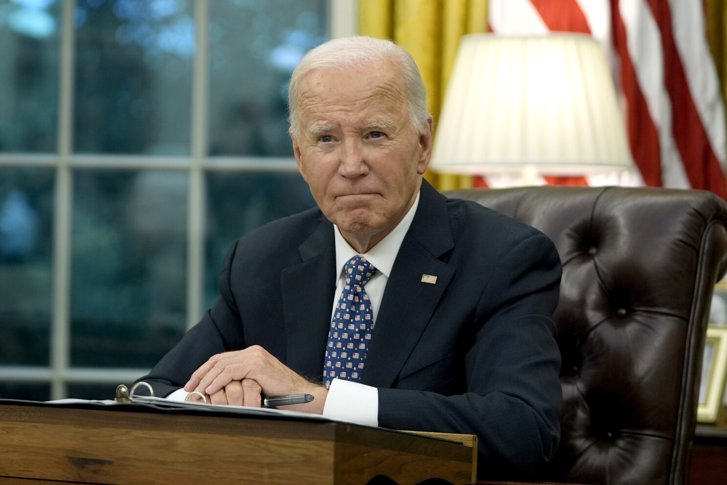 Biden'ın Autopen ile İmzaladığı Kararnameler Eleştiriliyor - Biden, autopen ile imzalanan aflar ve göçmenlik kararları nedeniyle eleştiriliyor; muhalifler politikaları artan suçla ilişkilendiriyor.