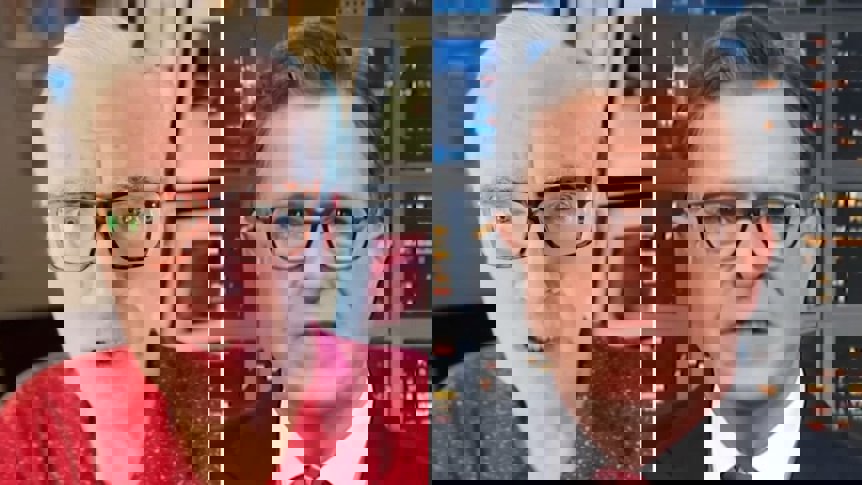 Olbermann, Colbert'in CBS'ten Ayrılışında Siyasi Nedenleri Reddediyor - Keith Olbermann, Stephen Colbert'in CBS'deki programının Trump'ı eleştirdiği için iptal edildiği iddialarını reddederek, kararın finansal kayıplardan kaynaklandığını vurguladı.