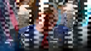 Trump lobt 8 Billionen $ Investition, kritisiert Biden - Trump: 8 Billionen $ Investitionen unter seiner Regierung, US-Wirtschaft schrumpft um 0,3 %