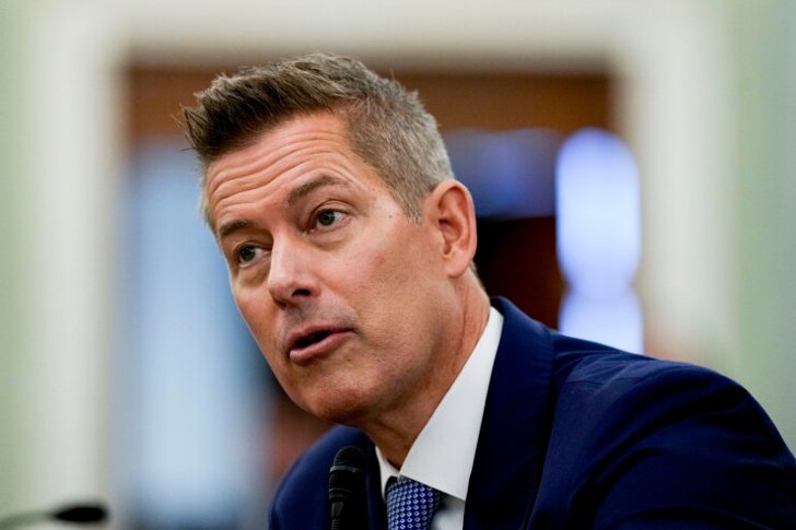 Duffy warnt Bundesstaaten: ICE-Kooperation als Förderbedingung - Duffy warnt: Ohne ICE-Kooperation droht Verlust von Bundesmitteln, während Trump Massendeportationen ausweitet.