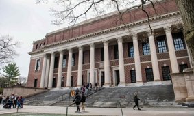 Harvard Toronto ile Ortaklık Kurdu, UVA Başkanı Federal Baskı Altında İstifa Etti