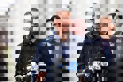Senatör Padilla Noem’in LA Basın Etkinliğinde Salondan Çıkarıldı