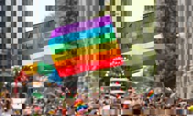 Richter stoppt Trumps LGBTQ-Förderanordnung