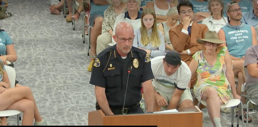 Key West-Abstimmung löst Streit um Einwanderungsdurchsetzung aus - Key West-Kommissare stimmen für das Ende der bundesstaatlichen Zusammenarbeit bei der Einwanderung, was zu rechtlichen Drohungen des Generalstaatsanwalts von Florida führt.