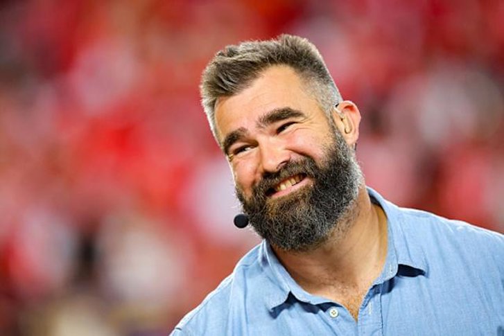 Jason Kelce, 4 Temmuz Paylaşımı Sonrası Eleştiri Yağmuruna Tutuldu - Jason Kelce’nin vatansever 4 Temmuz paylaşımı, Trump’ın 3,3 trilyon dolarlık yasayı imzalamasının ardından tepki çekti ve çevrimiçi ortamda hararetli bir tartışma başlattı.