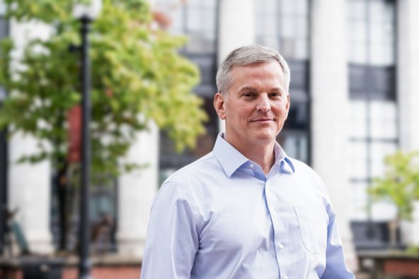 Gouverneur von North Carolina stoppt republikanische DEI- und Transgender-Gesetze