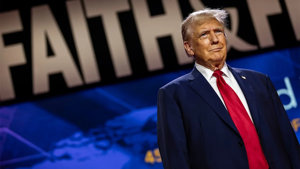 Trump, Beyaz Saray'da İnanç ve Ekonomi Zirvesi'nde CEO'ları Ağırladı