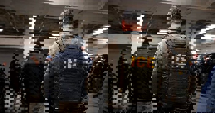 ICE, çocuk istismarı sonrası sınır dışı edilen kişiyi yakaladı