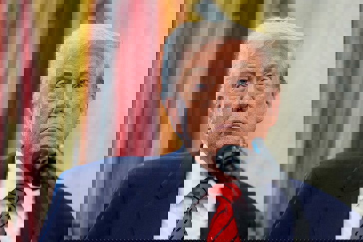 Trump schlägt große Steuererleichterungen für Mittelschicht vor - Trump verspricht wirtschaftlichen Aufschwung durch neues Gesetz ohne Steuern auf Trinkgelder, Überstunden und Sozialleistungen.