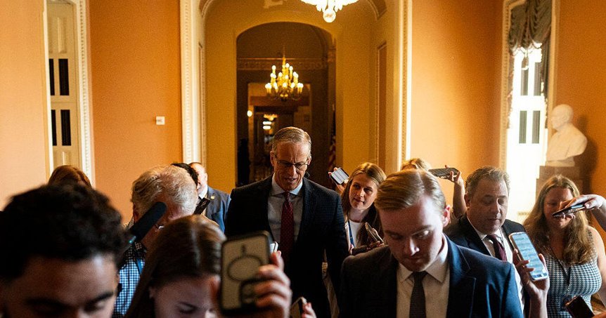 Trumps Senatsgesetz nimmt wichtige Hürde nach hitziger Debatte - Trumps „Big, Beautiful Bill“ besteht Testabstimmung im Senat und löst parteiübergreifende Medicaid-Streitigkeiten, Marathondebatten und nächtliche Verhandlungen aus.