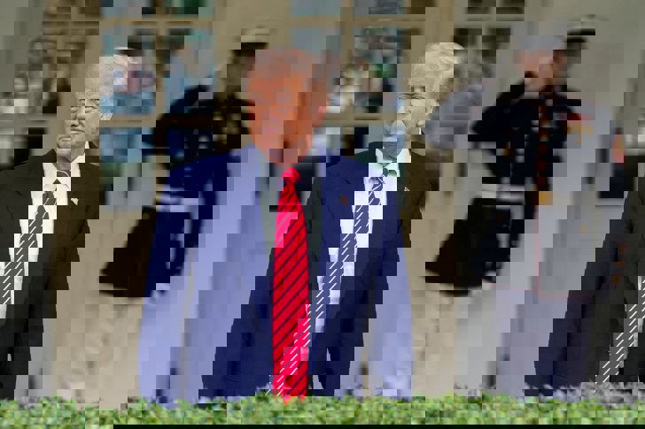 Trump Altı Cumhuriyetçi Adaya Destek Verdi - Trump, ekonomi, vergi, suçla mücadele ve sınır güvenliği alanında çalışan altı Cumhuriyetçi vekile destek verdi.