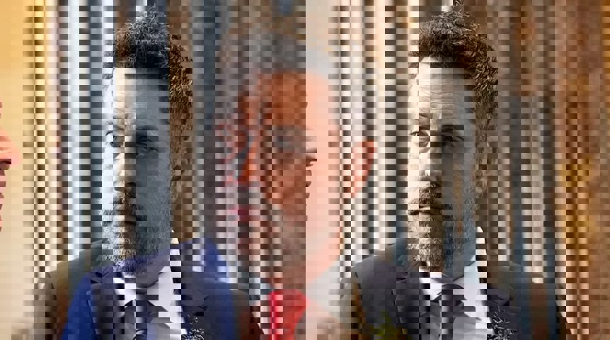 Blake Miguez fordert Bill Cassidy im Senatsrennen in Louisiana heraus - Der Senator von Louisiana, Blake Miguez, kündigte seine Kandidatur für die US-Senatswahl 2026 an und griff Amtsinhaber Bill Cassidy scharf für dessen Abstimmung gegen Trump an.
