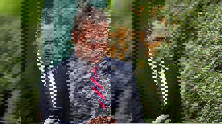 Booker ile Waltz Arasında BM Onayında Signal Chat Tartışması - Senatör Booker, Mike Waltz’ın Signal sohbeti skandalına verdiği yanıtı sert şekilde eleştirerek Senato’da askeri bilgi sızıntılarını gündeme taşıdı.