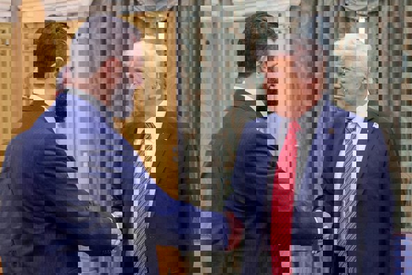 Trump hebt Syrien-Sanktionen auf und trifft Al-Sharaa
