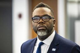 Chicago Belediye Başkanı ICE Baskınlarını Eleştirdi - Brandon Johnson, ICE baskınlarını “terör” olarak tanımladı, Trump’ın yönetimini Konfederasyon dönemine benzetti.