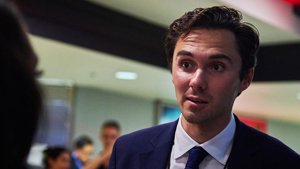 Shasti Conrad gewinnt Vizevorsitz im DNC inmitten parteiinterner Turbulenzen