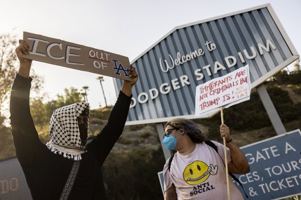 ICE Protestoları Dodger Stadyumu’nda LA’de Gerginliği Artırdı