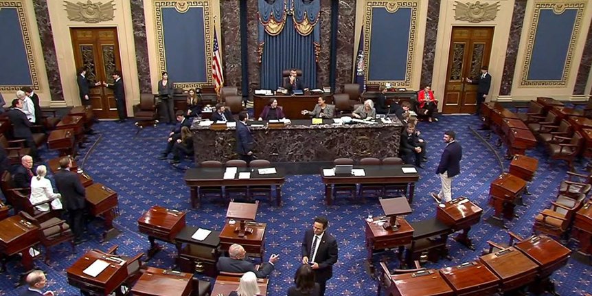 Debatte im US-Senat über Trumps Gesetz durch Protest gestört - Der US-Senat erlebt bei Trumps Gesetz öffentliche Störung und hitzige Debatte, während das Repräsentantenhaus für Mittwoch eine Abstimmung plant.