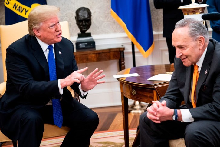 Senat genehmigt Trumps 3,3-Billionen-Dollar-Gesetz bei wachsender Uneinigkeit - Senat genehmigt Trumps 3,3-Billionen-Dollar-Gesetz nach Namensänderung; tiefe Spaltung der GOP vor finaler Abstimmung.