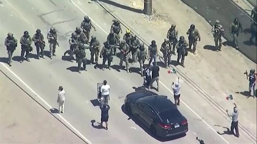 California'da Doxxing İddiaları Sonrası ICE Görevlisi Yaralandı - California'da iddia edilen doxxing sonrası çıkan isyanda ICE çalışanı taşla yaralandı; DHS milletvekillerini suçladı, Carbajal ise iddiaları reddetti.