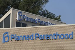 Yargıç, Trump'ın Planned Parenthood Medicaid Kesintisini Durdurdu