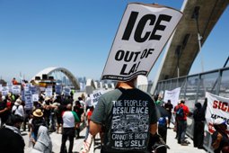 Yargıç, Kaliforniya’da ICE Operasyonlarını Hak İhlalleri Nedeniyle Sınırladı