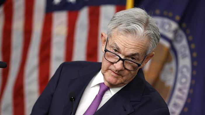 Trump Backs Powell, Calls for Rate Cut
