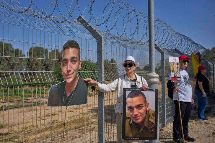 Hamas, Edan Alexander’ı Serbest Bıraktı ve Ateşkes Çağrısı Yaptı - Hamas, Edan Alexander’ı serbest bırakırken Trump’a Gazze savaşını bitirme çağrısı yaptı ve ateşkes için müzakere istedi.