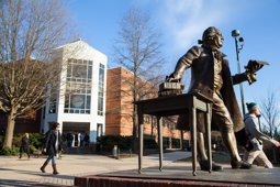 Adalet Bakanlığı, George Mason Üniversitesi’nde Ayrımcı İşe Alım Soruşturması Başlattı