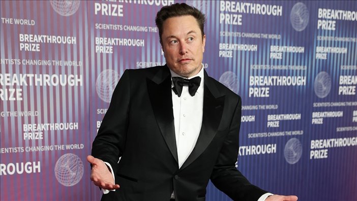 Musk Denies Exit From Trump Admin